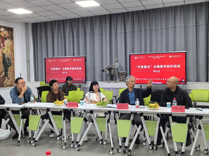 一群人站在桌子邊 AI 生成的內容可能不正確。